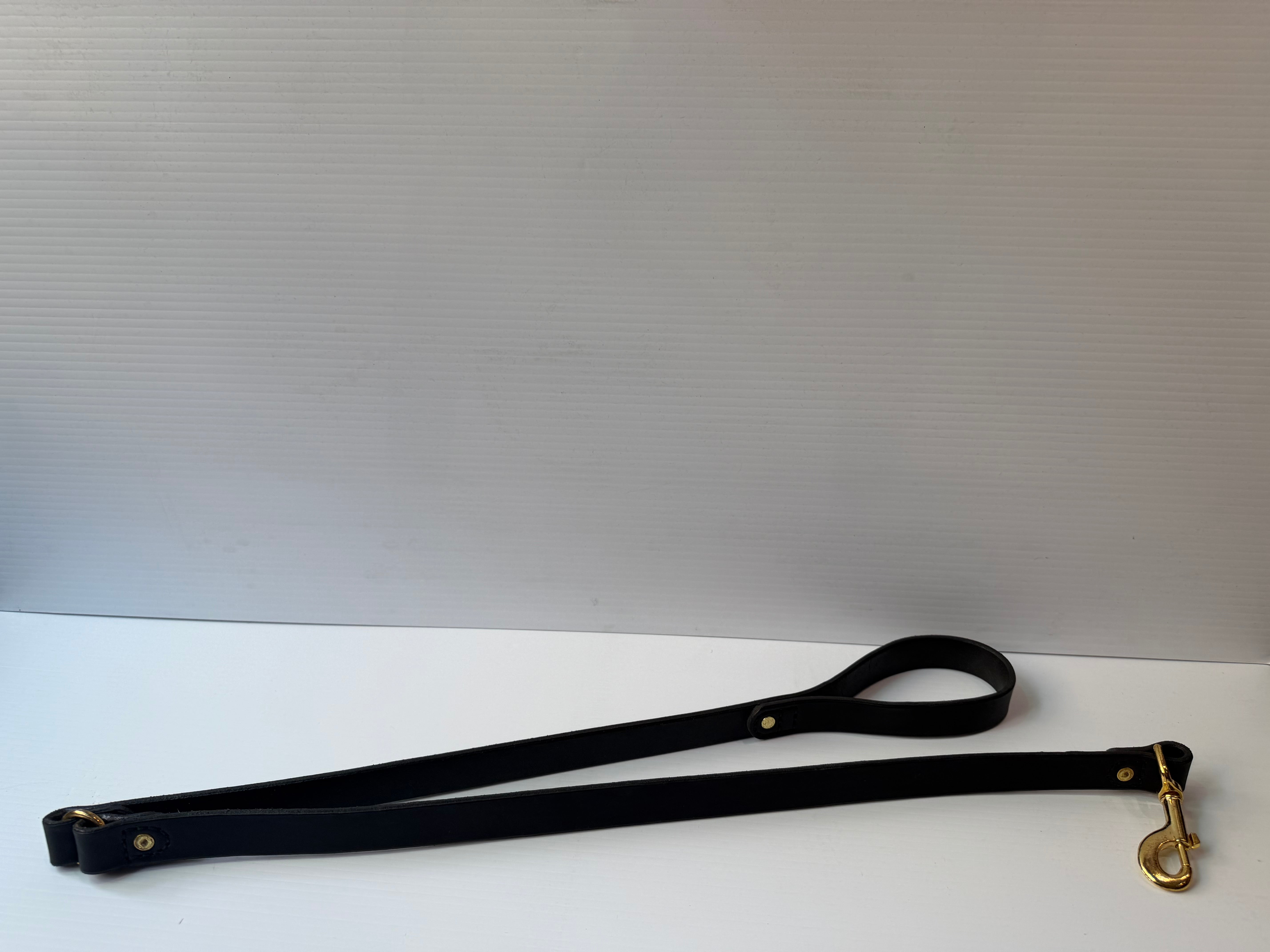 Briggs Leather Craft - Folding Black Leash Brass Hardware